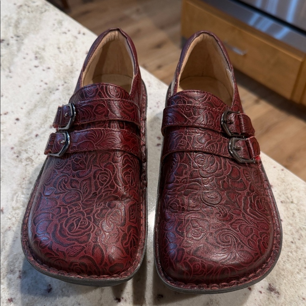Alegria Alli Women Shoe Eau 40           Alli Oxblood Bloom Red Tooled Leather